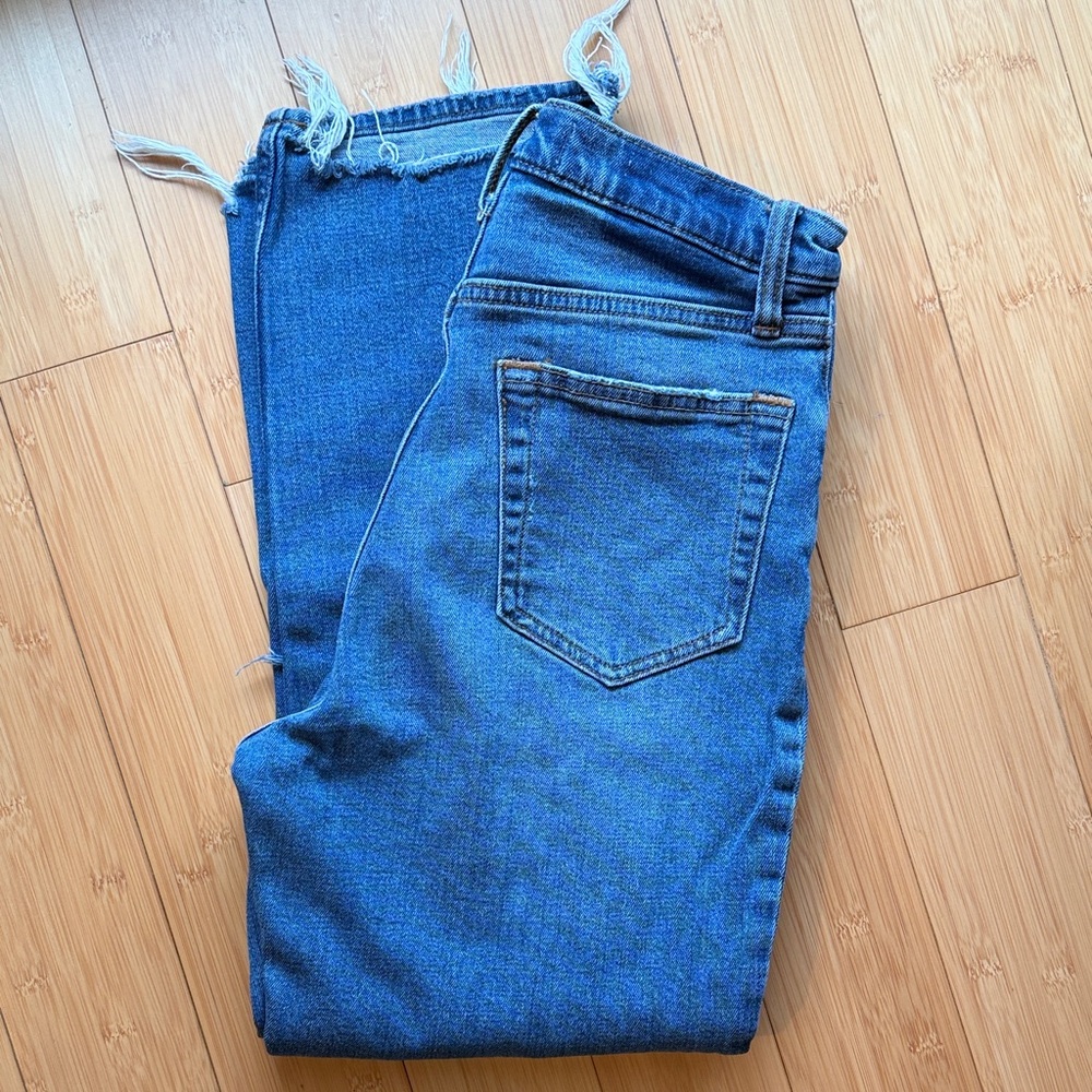 Abercrombie & Fitch Ankle Straight Ultra High Rise Distressed Jeans